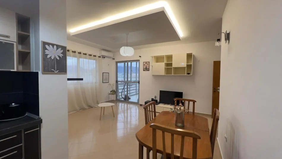 Tirane, jepet me qera apartament 1+1 , 85 m² 550 € 