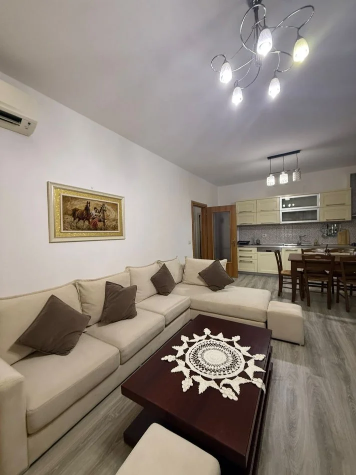 Tirane, jepet me qera apartament 2+1 Kati 1, 100 m² 650 € (Don Bosko)