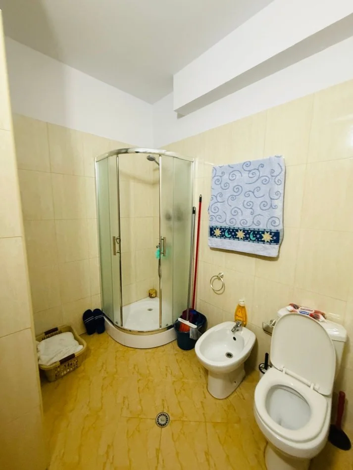 Tirane, jepet me qera apartament 1+1+Ballkon Kati 5, 65 m² 430 € (Astir, Tirane)