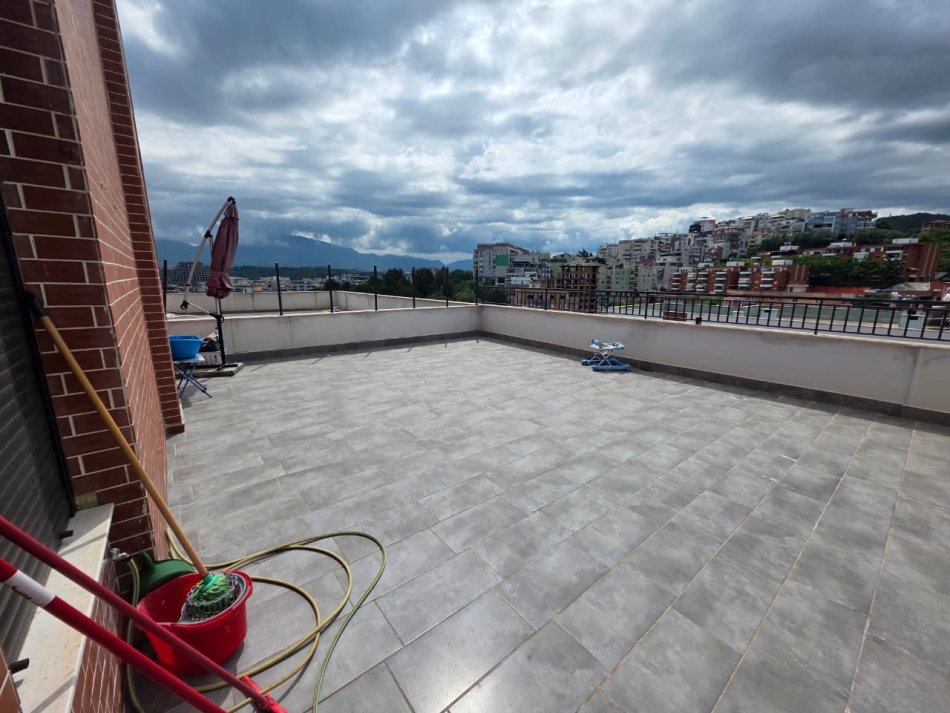 Tirane, jepet me qera apartament 2+1 Kati 6, 138 m² 900 € (Kopshti Botanik)