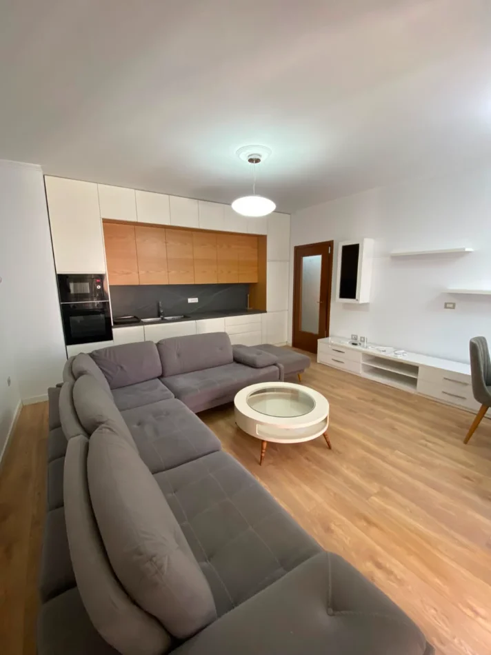 Tirane, jepet me qera apartament 2+1+Aneks+Ballkon , 800 € (liqeni i thate , Kopshti Botanik)
