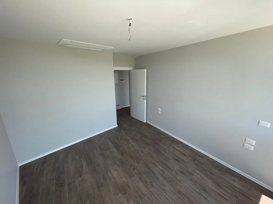 Tirane, jepet me qera zyre , 74 m² 650 € (Rruga e Kosovareve)