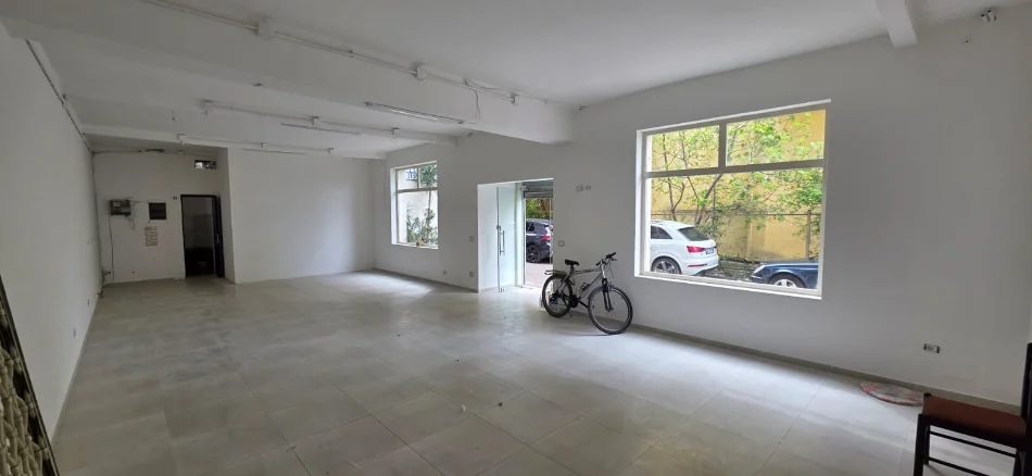 Tirane, jepet me qera dyqan Kati 0, 100 m² 1.500 € (Tregu Elektrik)