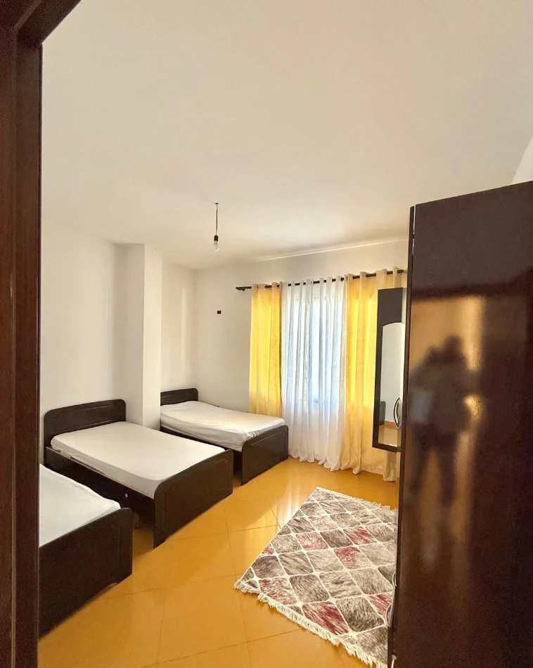 Tirane, jap me qera apartament 1+1+Ballkon Kati 3, 70 m² 450 € (21 Dhjetori, afer Inxhinierise se Ndertimit)