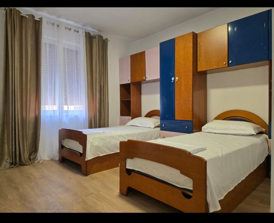 Tirane, jepet me qera apartament 2+1+Ballkon Kati 8, 115 m² 850 € (Rruga Medar Shtylla)
