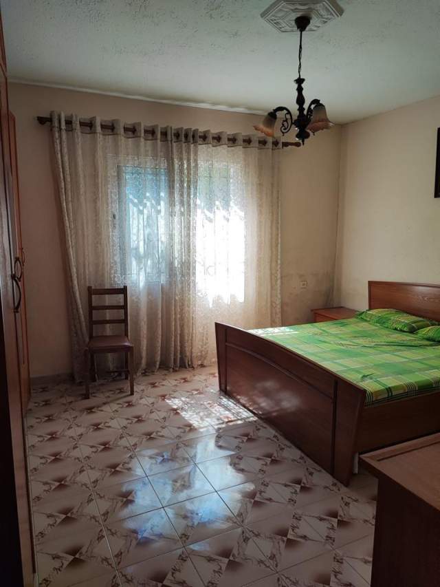 Tirane, jepet me qera shtepi 2+1+BLK Kati 1, 80 m² 30.000 Leke (rruga Ramazan Bogdani)