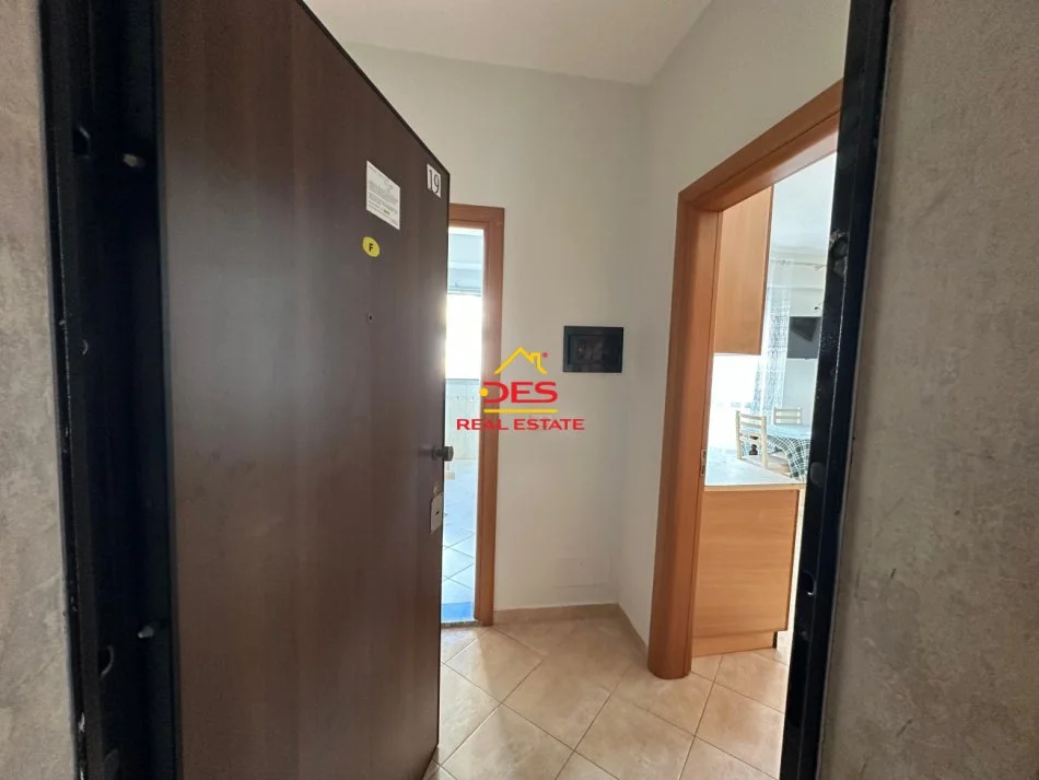 Vlore, jepet me qera apartament 1+1+Ballkon Kati 5, 70 m² 250 € (Rruga murat Tërbaçi)