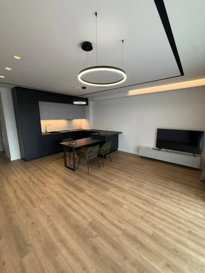 Tirane, jepet me qera apartament 2+1 , 120 m² 1.500 € (Parku olimpik)