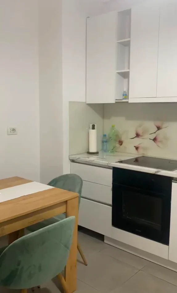 Tirane, jepet me qera apartament 1+1 Kati 5, 70 m² 550 € (Green City , Astir)