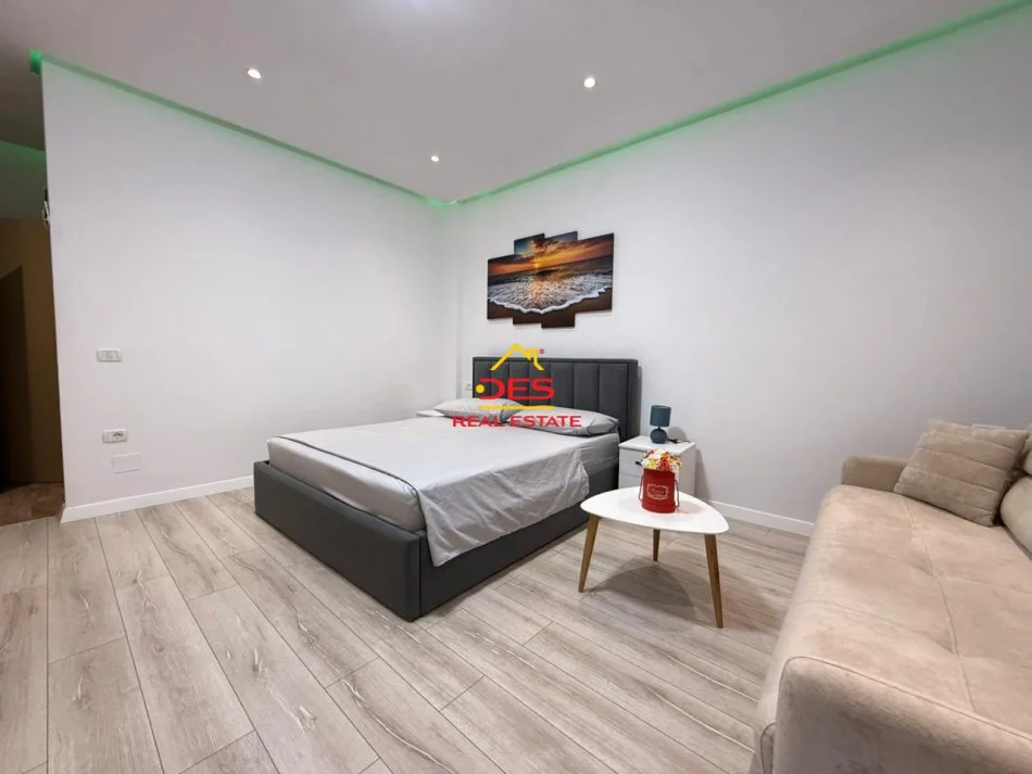 Vlore, jepet me qera vetem 1 dhome Kati 4, 50 m² 300 € (Rruga Aleksandër Moisu)