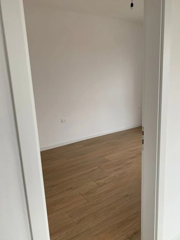 Tirane, jepet me qera apartament 2+1 Kati 9, 75 m² 800 € (Apartament me qera per zyra)