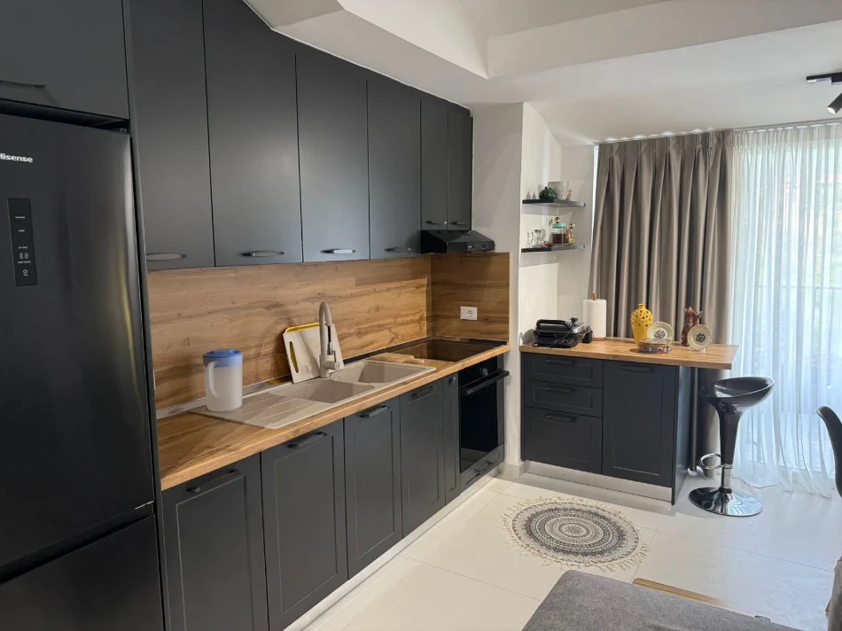 Tirane, shitet apartament 1+1 Kati 5, 65 m² 105.000 € (2 Luanet ne Linze)