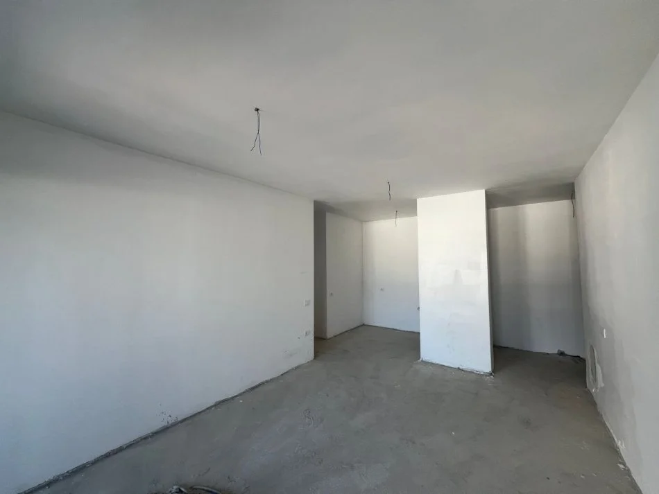 Tirane, shitet apartament 2+1+Ballkon Kati8 169.000 € (Rruga 5 Maj)