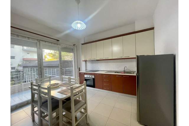 Tirane, jepet me qera apartament Kati 2, 76 m² 430 Euro (Rruga Selita vjeter,,  Kopshti Botanik,)