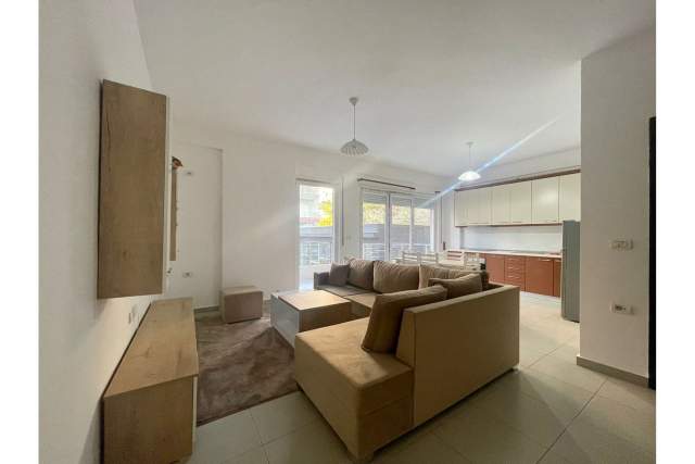 Tirane, jepet me qera apartament Kati 2, 76 m² 430 Euro (Rruga Selita vjeter,,  Kopshti Botanik,)