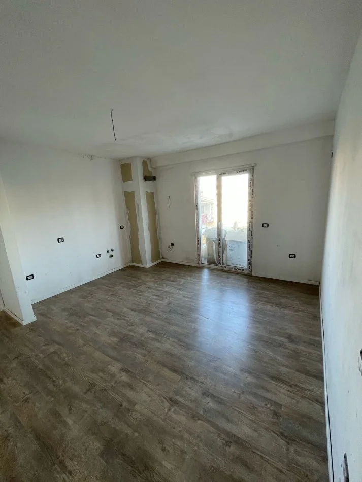 Tirane, jap me qera apartament 1+1+Ballkon Kati 2, 50 m² 300 € (Selite)
