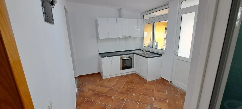 Tirane, jepet me qera shtepi 1+1 Kati 1, 65 m² 450 € (rruga e Dibres)