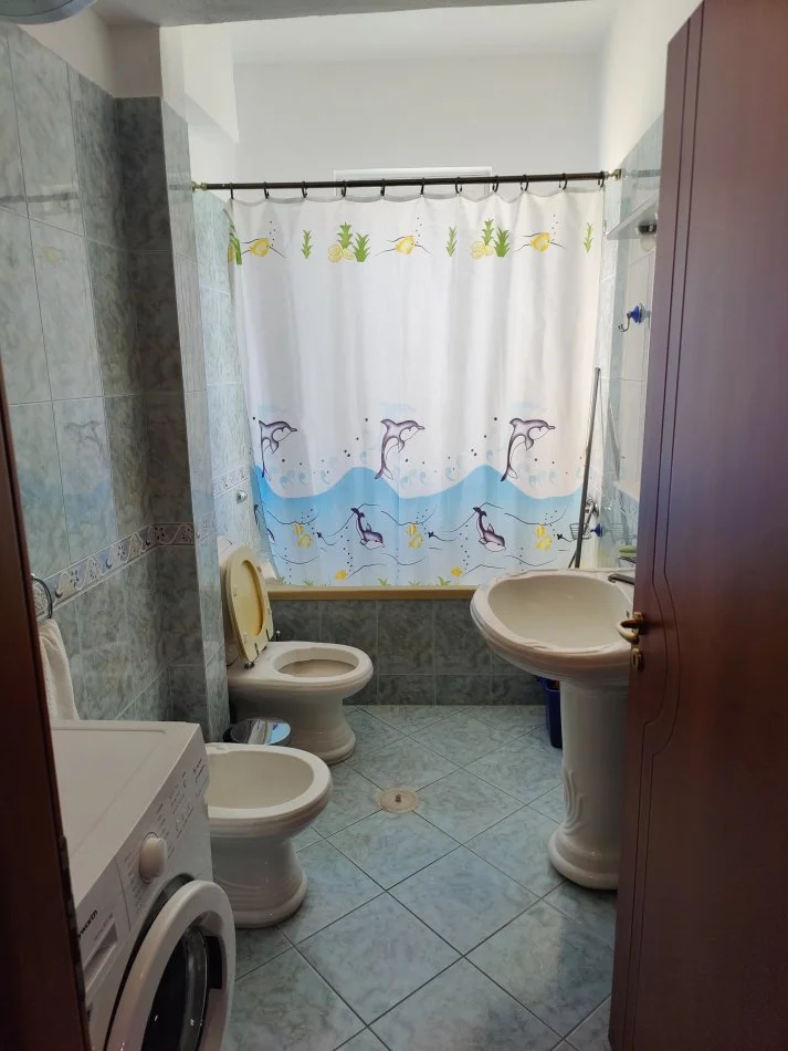 Vlore, jepet me qera apartament 2+1+Ballkon Kati 2, 72 m² 270 € 