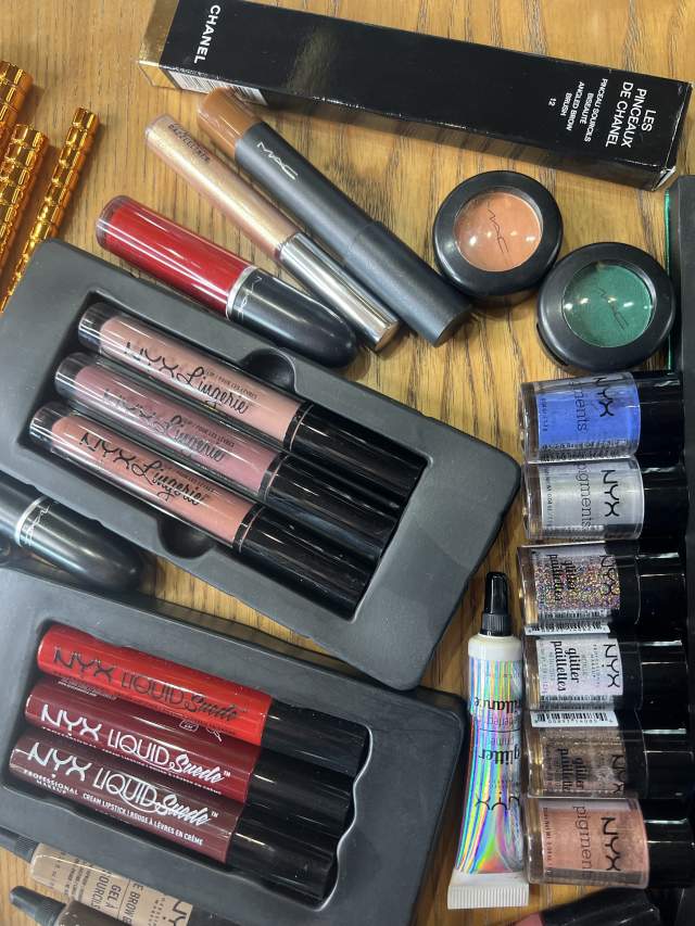 Tirane, shes Produkte origjinale Makeup 1