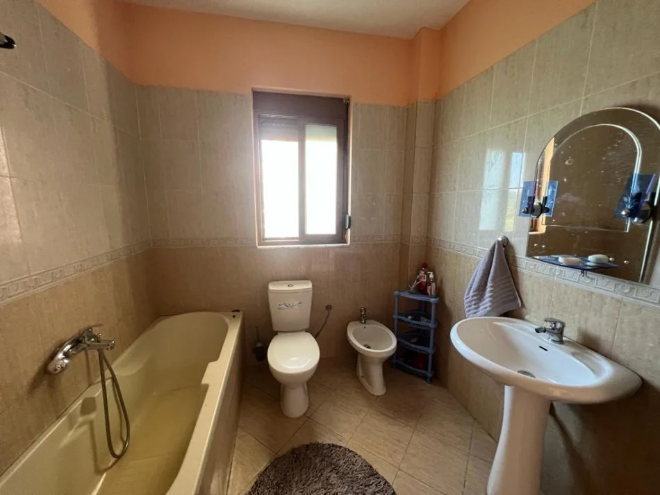 Tirane, jepet me qera apartament 2+1 Kati 1, 130 m² 400 € (RRUGA DANISH JUKNIU)