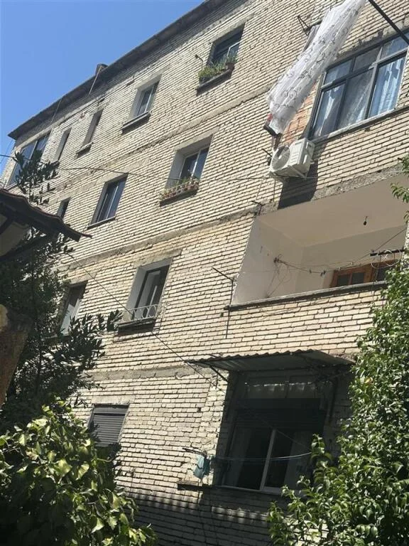 jepet me qera , 55.000 €