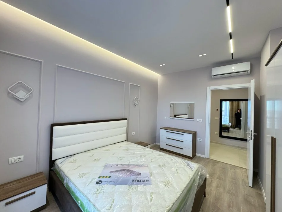 Tirane, jepet me qera 2+1+Ballkon Kati 2, 102 m² 750 € (Kompleksi IBN, Ish Fusha e Aviacionit)
