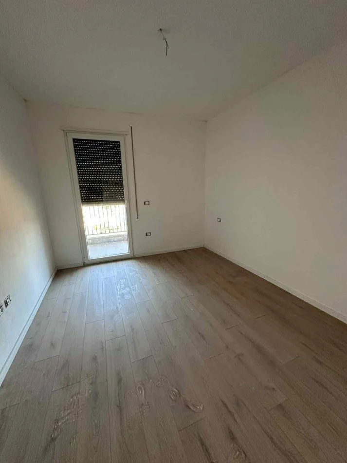 Tirane, jepet me qera apartament 2+1+Ballkon Kati 4, 100 m² 400 € (RRUGA DON BOSKO TRIO TOWER)