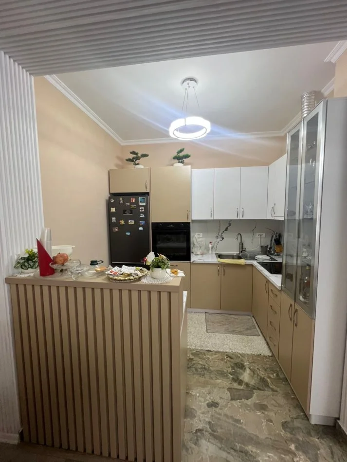 Tirane, shitet apartament 2+1 Kati 1, 100 m² 135.000 € (Fresku)