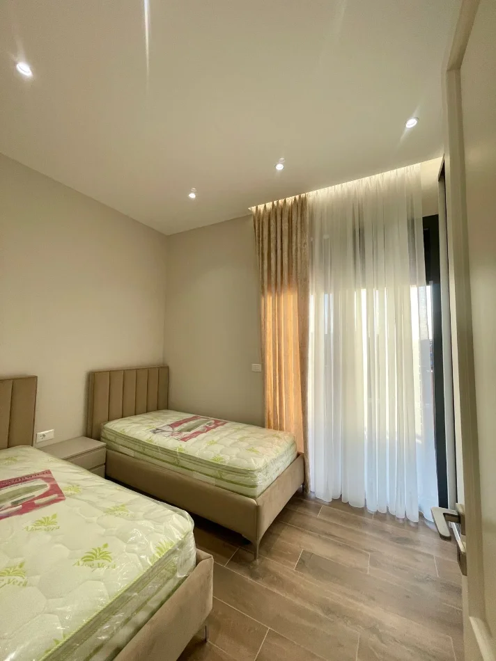 Tirane, jepet me qera apartament 2+1+Ballkon , 131 m² 1.500 € (Kompleksi Delijorgji)