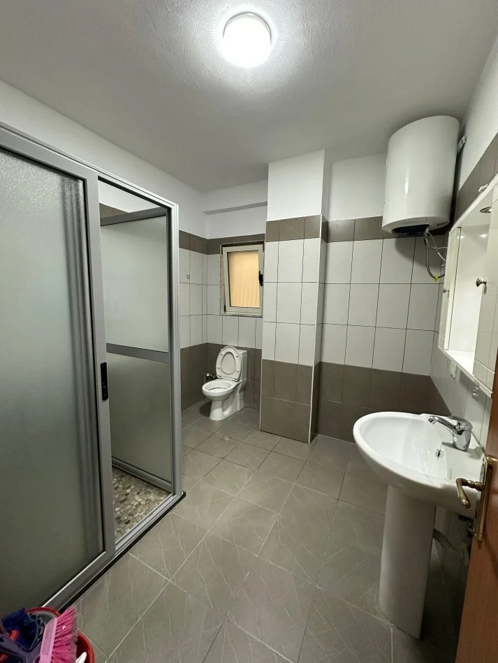 Tirane, shitet apartament 2+1 Kati 2, 114 m² 142.000 € (Ysberisht)