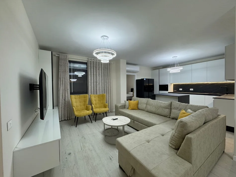 Tirane, jepet me qera apartament 3+1 Kati 3, 140 m² 1.400 € (Komuna e Parisit)
