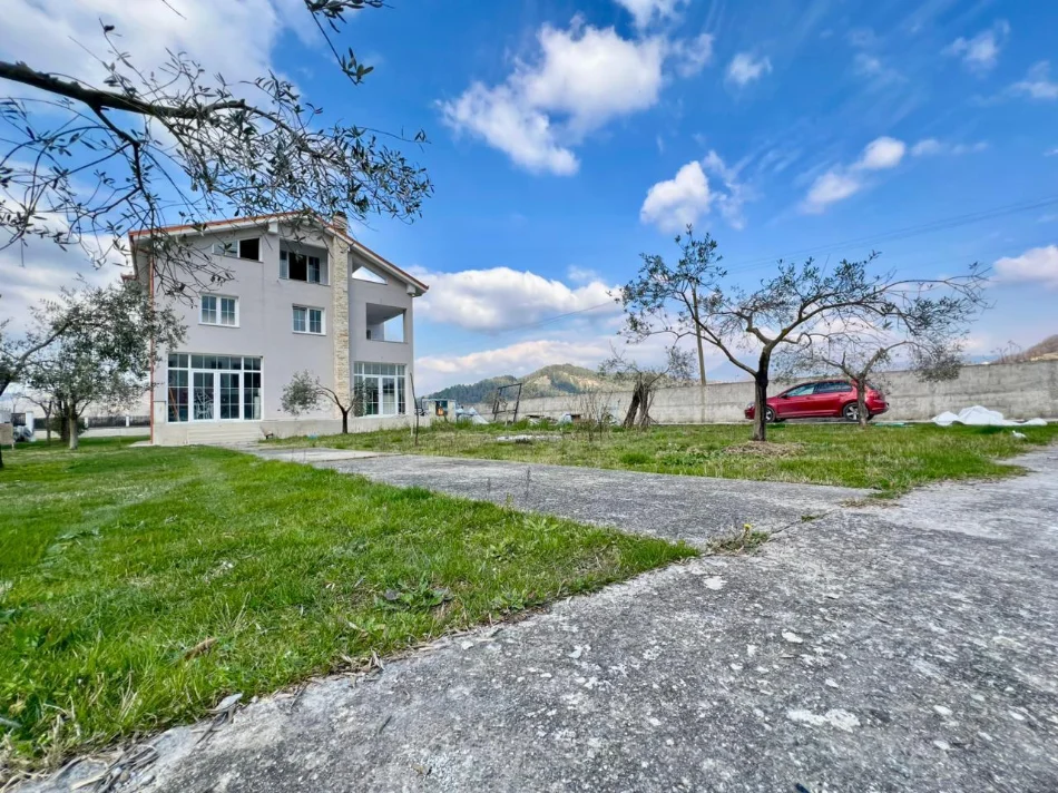 Tirane, shitet Vile 3 Katshe , 400 m² 325.000 € (Petrele , Tirane)