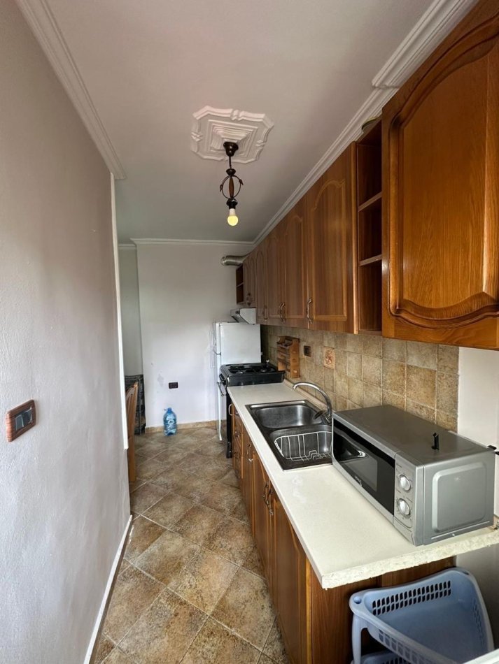 Tirane, jepet me qera apartament 1+1+Ballkon Kati 5, 60 m² 550 € (Rr Myslym Shyri)