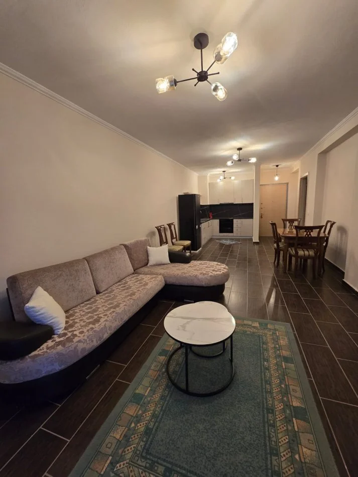 Tirane, jepet me qera apartament 2+1+Ballkon Kati 4, 90 m² 500 € 