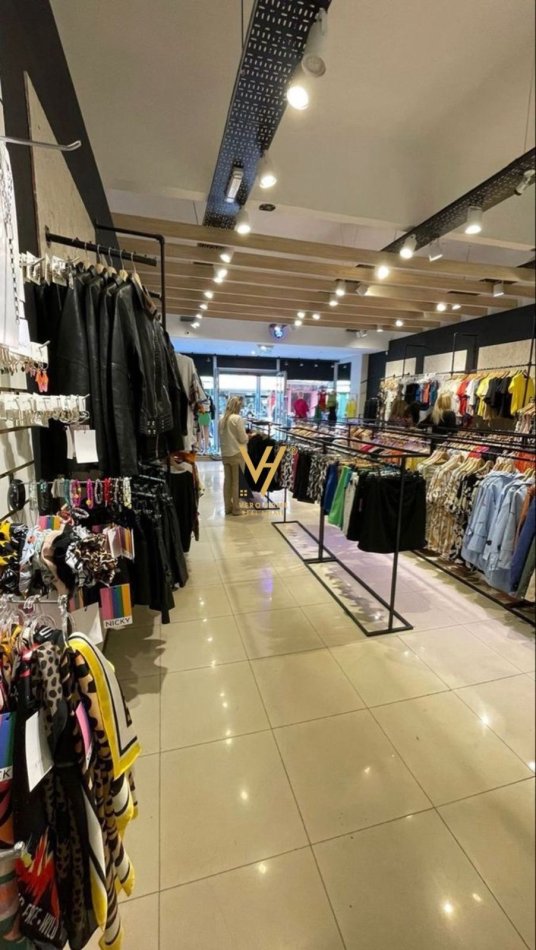 Tirane, jepet me qera dyqan Kati 0, 36 m² 1.000 € (ISH EKSPOZITA)