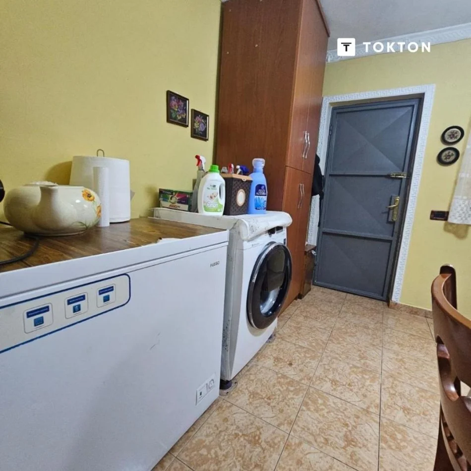 Tirane, shitet apartament 2+1 Kati 1, 75 m² 77.000 € (Kinostudio)