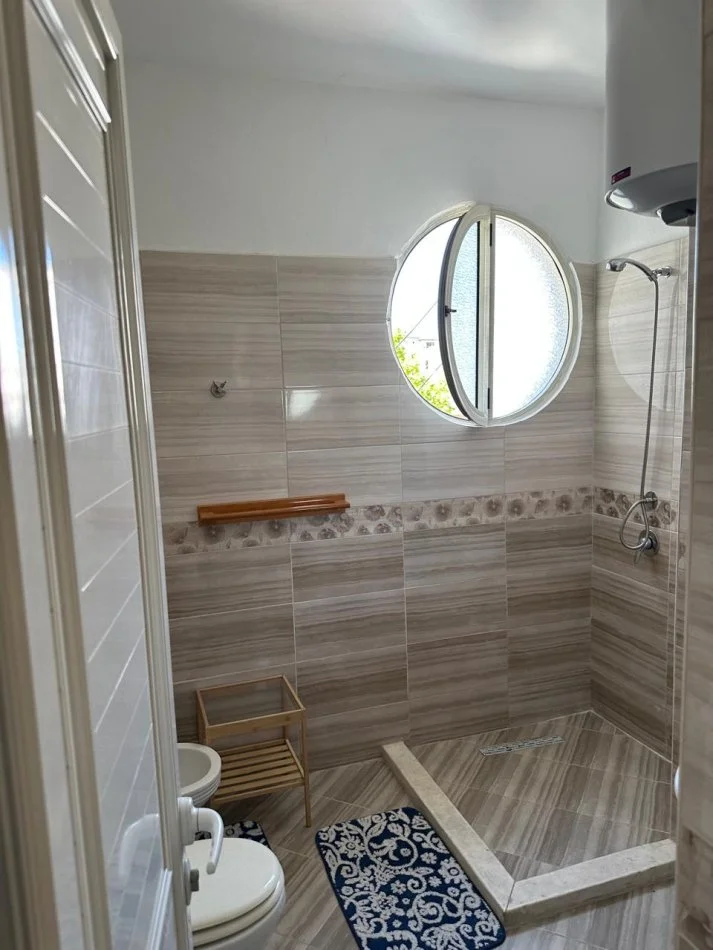 Durres, jepet me qera apartament 2+1+Ballkon , 110 m² 400 € (Durres)