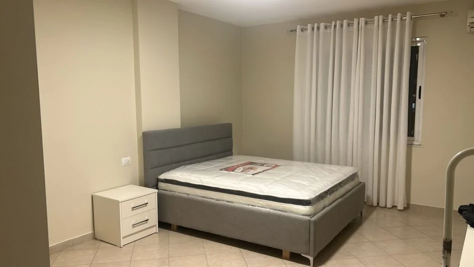Tirane, jepet me qera apartament 2+1 Kati 5, 105 m² 550 € (Astir)