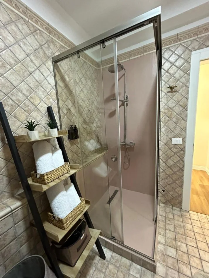 Tirane, jepet me qera apartament 1+1 Kati 4, 60 m² 800 € (Rruga e Elbasanit)