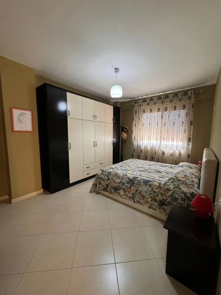 Durres, jepet me qera apartament 2+1+Ballkon Kati 10, 400 € 
