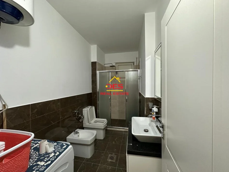 Vlore, jepet me qera apartament 2+1+Ballkon Kati 5, 120 m² 400 € (Rruga Misto Mele)