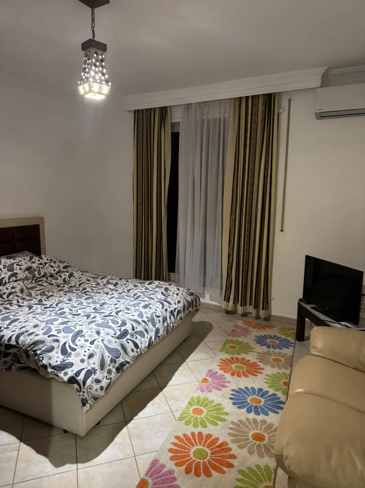 Tirane, jepet me qera apartament 2+1+Ballkon Kati 10, 140 m² 750 € (Shkolla Sami Frasheri, Rruga Barrikadave)