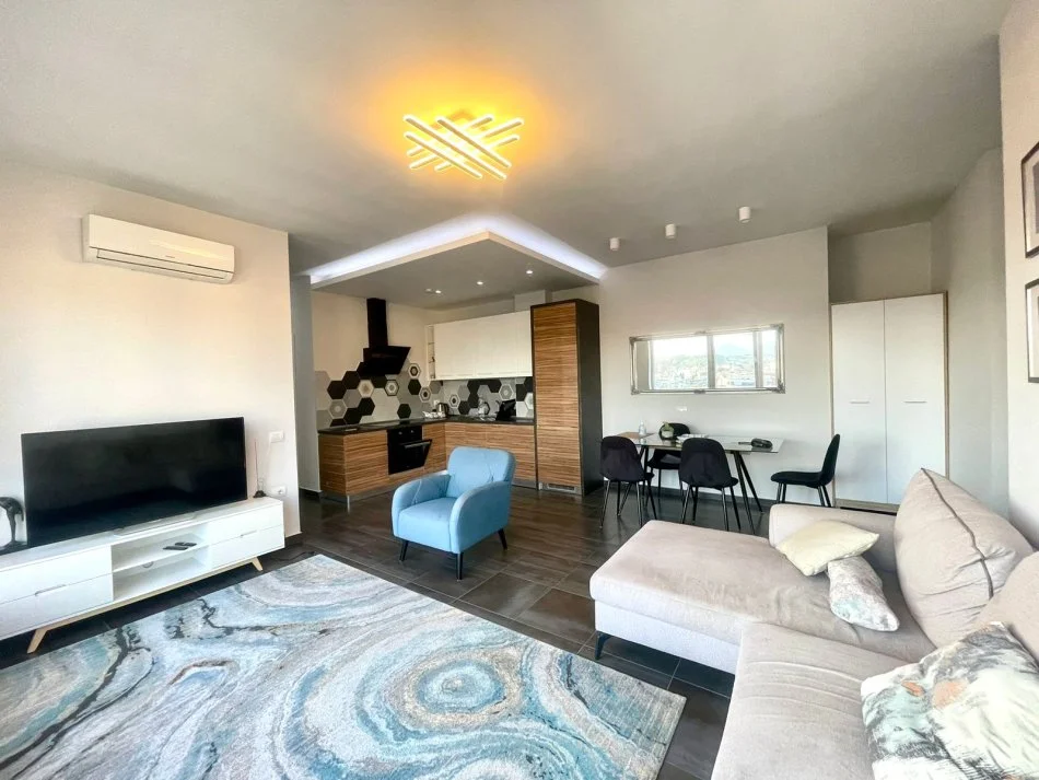 Tirane, jepet me qera apartament 2+1 Kati 9, 90 m² 1.000 € (PAZARI RI)