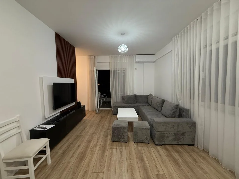 Tirane, jepet me qera apartament 2+1 Kati 3, 92 m² 700 € (Kompleksi fz)