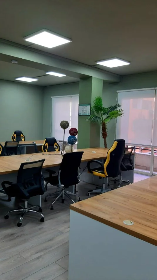 Tirane, jepet me qera ambjent biznesi , 290 m²