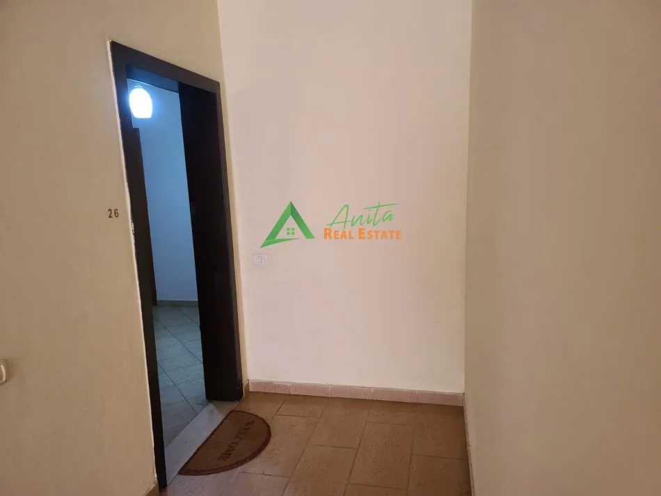 Tirane, jepet me qera apartament 1+1+Ballkon Kati 7, 70 m² 400 € (Kinostudio)