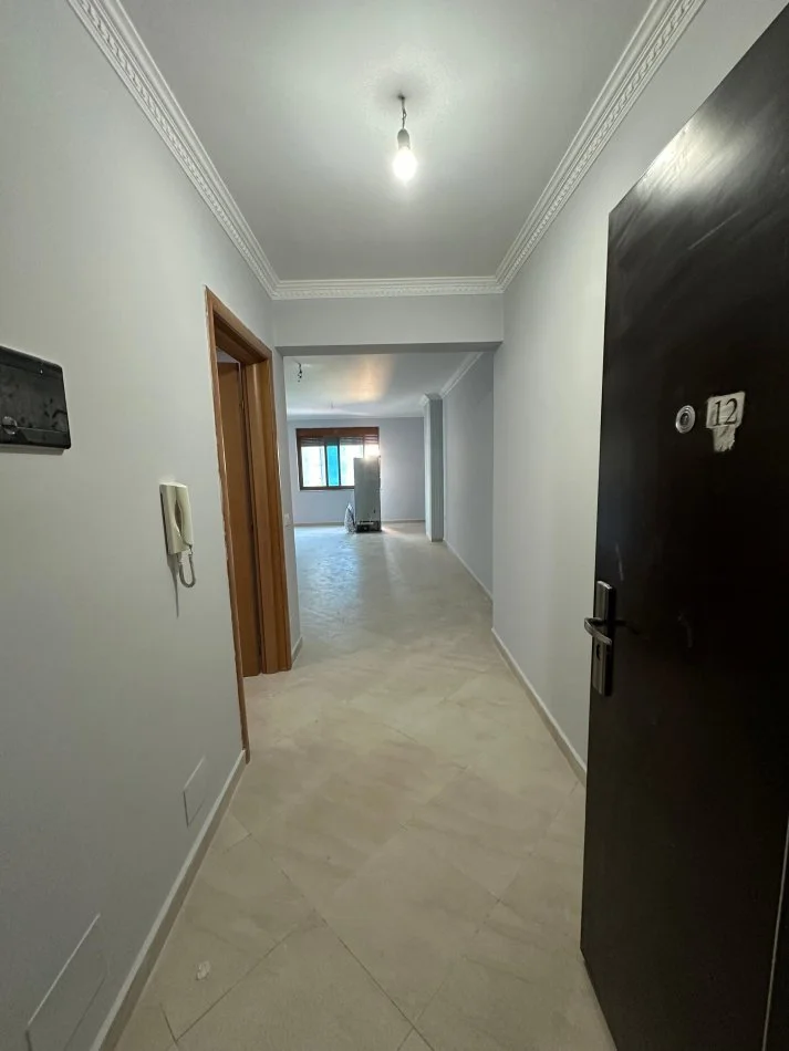 Tirane, jepet me qera apartament 2+1 Kati 3, 125 m² 600 € (QIRA APARTAMENT PER ZYRA OSE BANIM!)