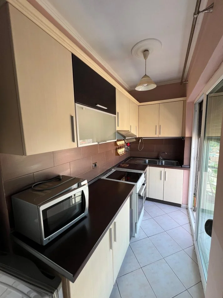 Tirane, jepet me qera apartament 2+1 , 110 m² 600 € 