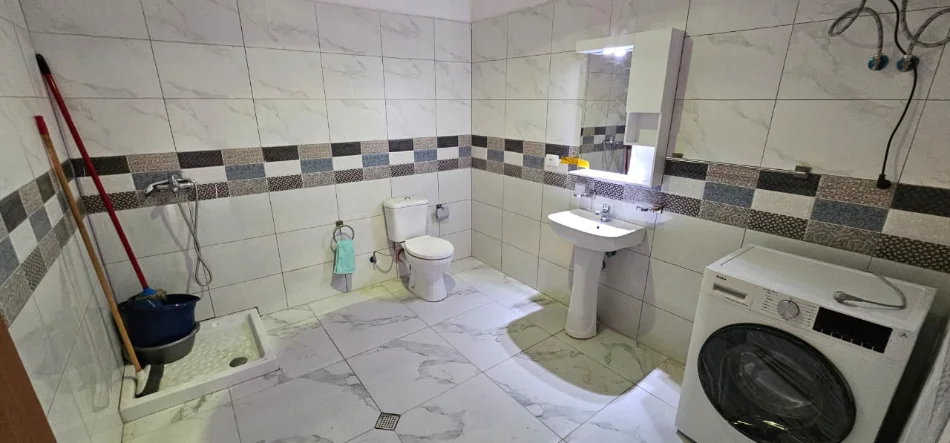 Tirane, jepet me qera apartament 2+1+Ballkon , 128 m² 500 € 