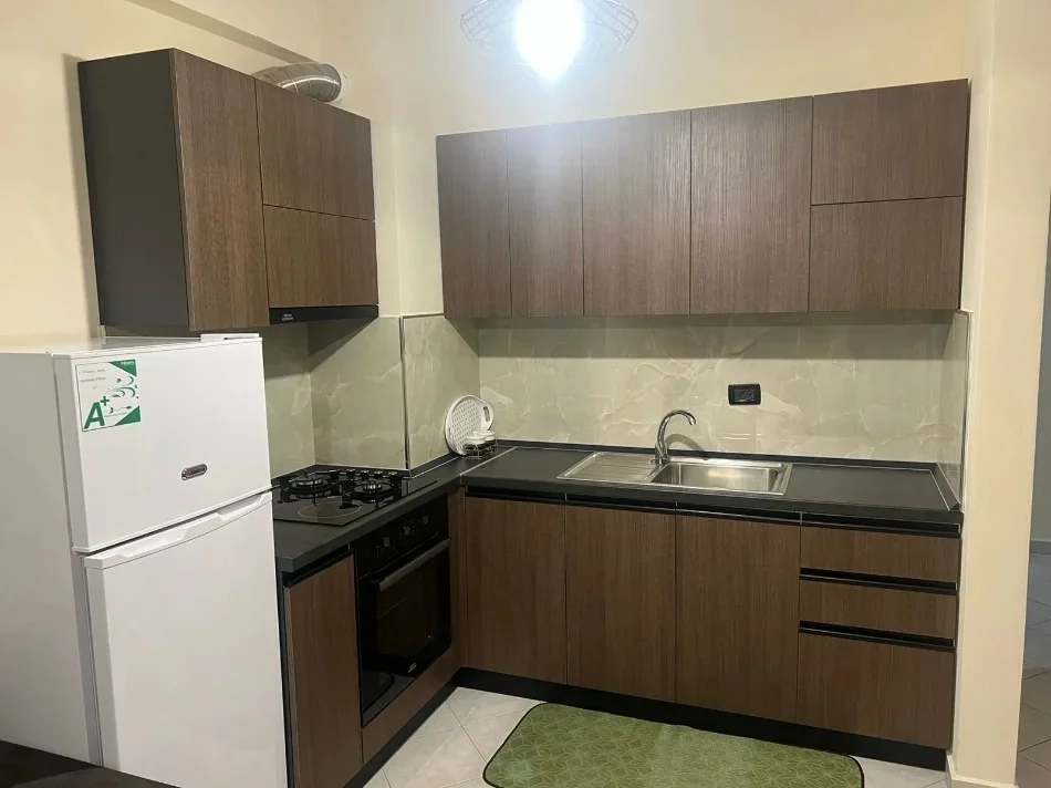 Tirane, jepet me qera apartament 1+1+Aneks+Ballkon Kati 4, 65 m² 520 € (Astir)